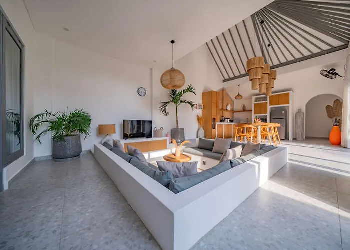 3br Spacious W- Pool Near