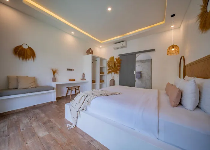 3br Spacious W- Pool Near